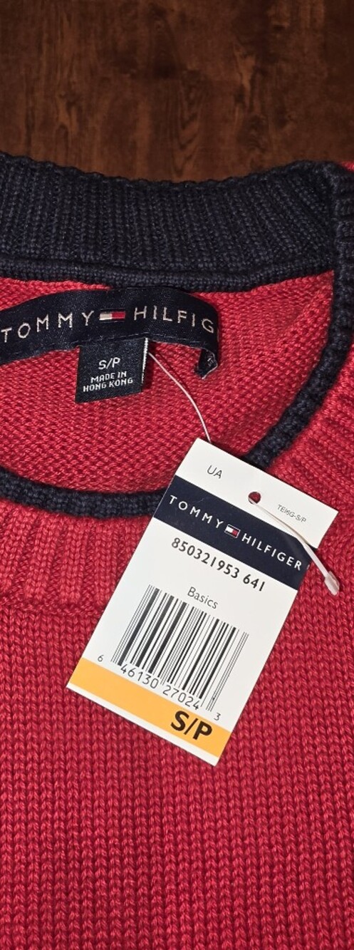 Tommy Hilfiger Men’s Red Knit Sweater